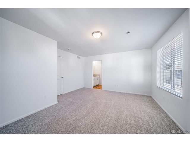 46601 Sunflower Ln, Bennett, CO 80102