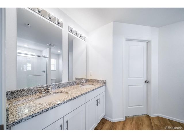 46601 Sunflower Ln, Bennett, CO 80102