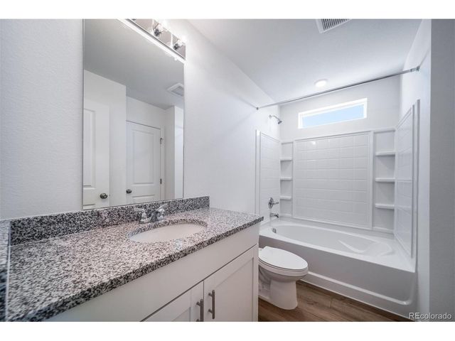46601 Sunflower Ln, Bennett, CO 80102