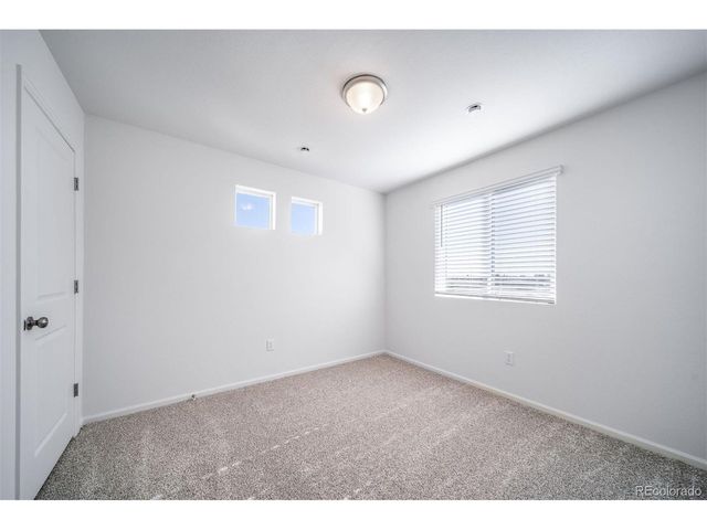 46601 Sunflower Ln, Bennett, CO 80102