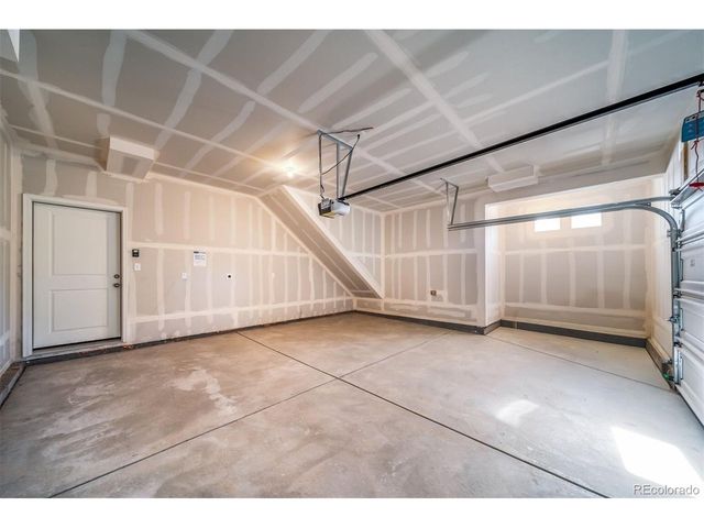 46601 Sunflower Ln, Bennett, CO 80102