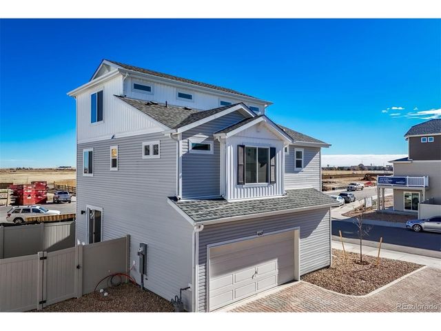 46601 Sunflower Ln, Bennett, CO 80102