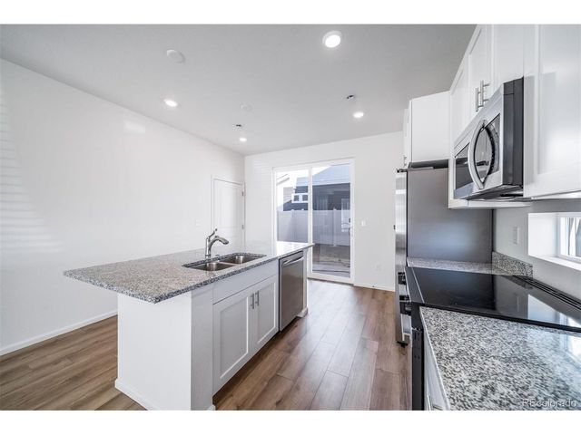 46601 Sunflower Ln, Bennett, CO 80102