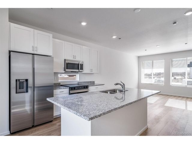 46601 Sunflower Ln, Bennett, CO 80102