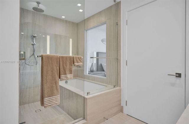 2411 Laguna Circle 1610, North Miami, FL 33181