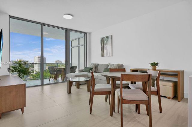 2411 Laguna Circle 1610, North Miami, FL 33181