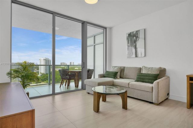 2411 Laguna Circle 1610, North Miami, FL 33181