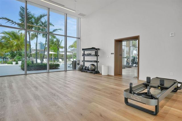 2411 Laguna Circle 1610, North Miami, FL 33181