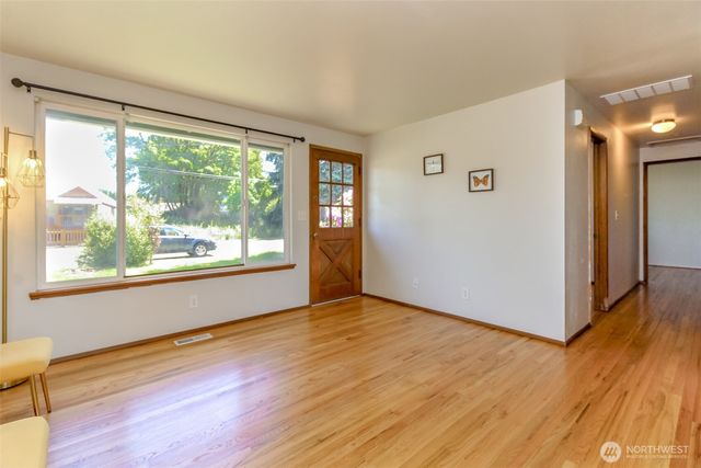 759 3rd Avenue N, Kent, WA 98032