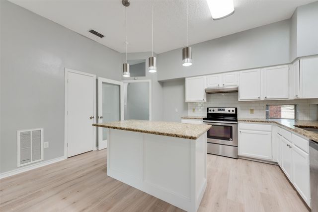 5732 Polo Club Drive, Arlington, TX 76017