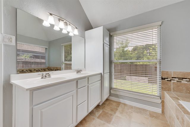 5732 Polo Club Drive, Arlington, TX 76017