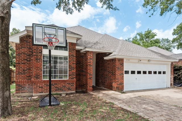 5732 Polo Club Drive, Arlington, TX 76017