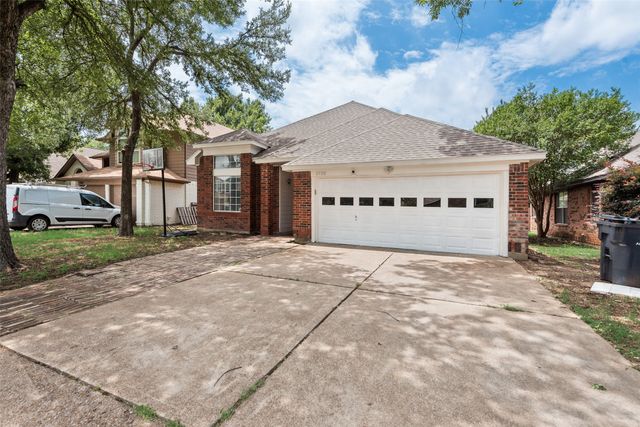 5732 Polo Club Drive, Arlington, TX 76017