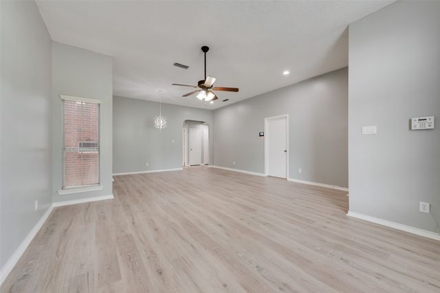 5732 Polo Club Drive, Arlington, TX 76017
