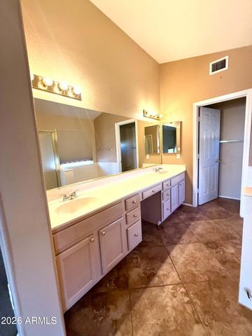 5200 W SHANNON Street, Chandler, AZ 85226