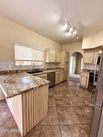5200 W SHANNON Street, Chandler, AZ 85226