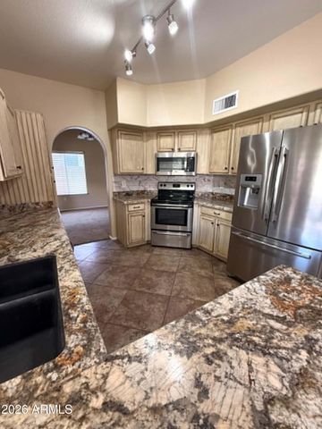 5200 W SHANNON Street, Chandler, AZ 85226