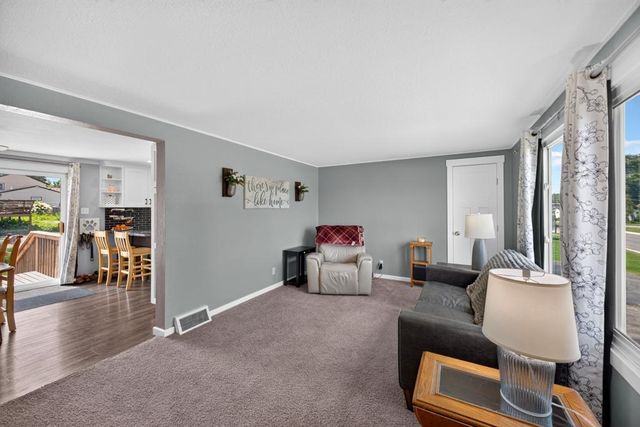 102 5th Street SW, Kasson, MN 55944