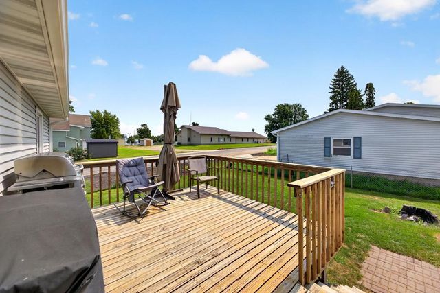 102 5th Street SW, Kasson, MN 55944