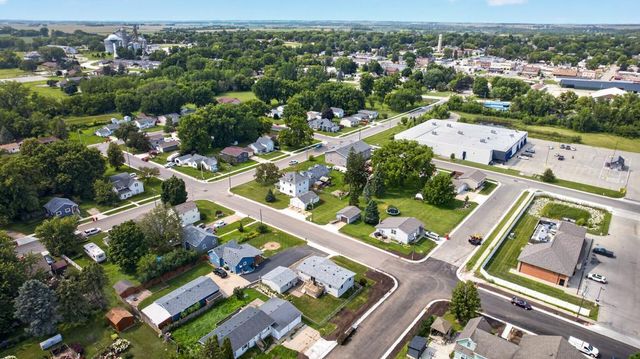 102 5th Street SW, Kasson, MN 55944