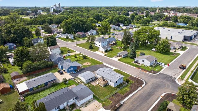 102 5th Street SW, Kasson, MN 55944