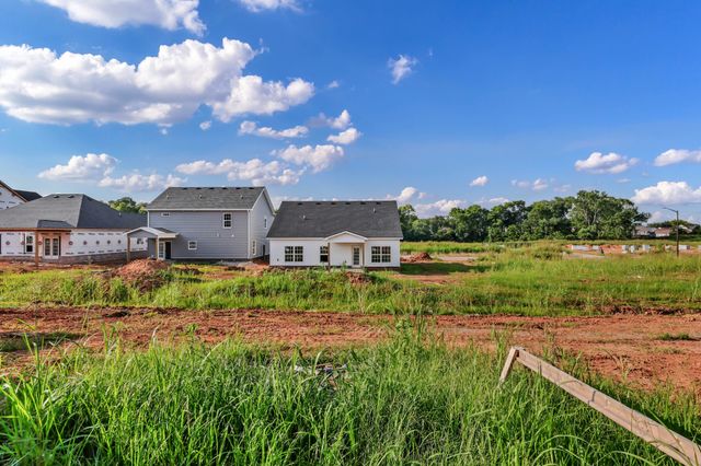 2712 Brewster Dr, Clarksville, TN 37042
