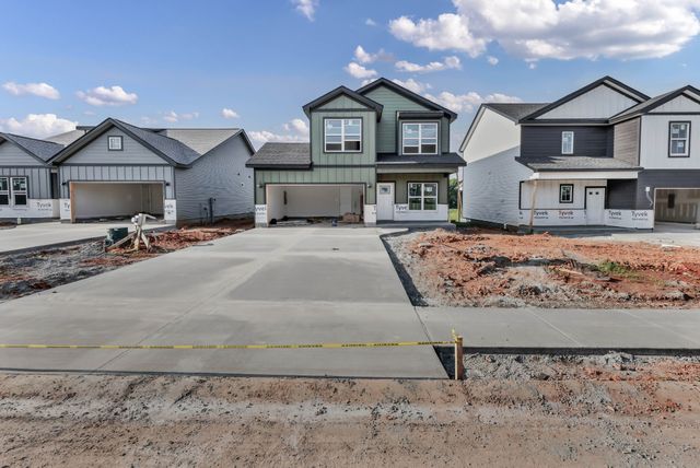 2712 Brewster Dr, Clarksville, TN 37042