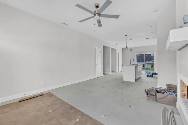 2712 Brewster Dr, Clarksville, TN 37042