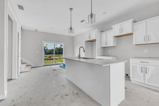 2712 Brewster Dr, Clarksville, TN 37042