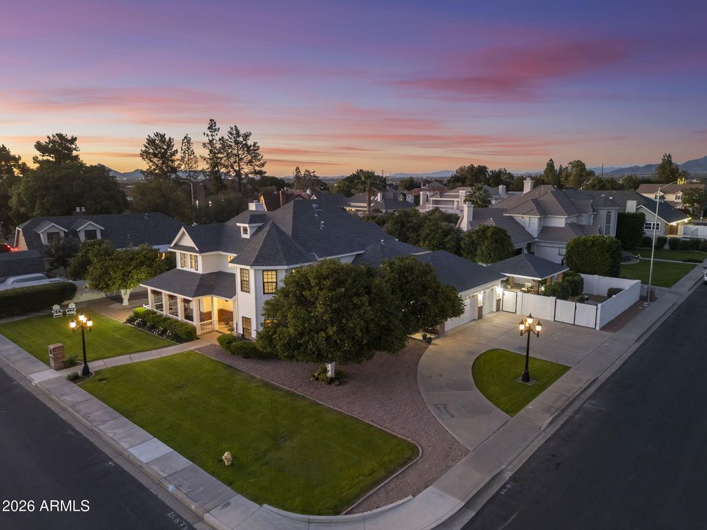 Image 24 of property listing at 1832 E MENLO Street, Mesa, AZ 85203