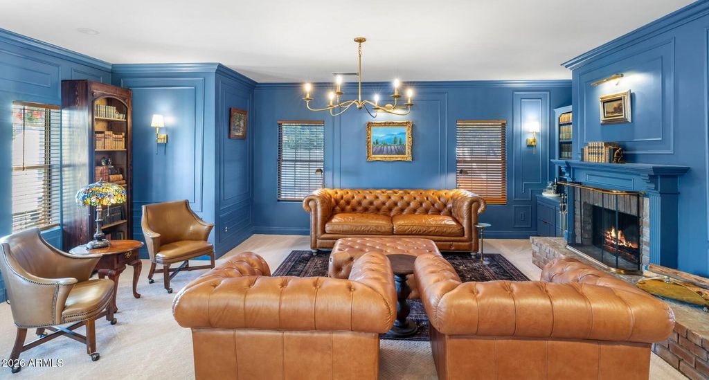 Image 6 of property listing at 1832 E MENLO Street, Mesa, AZ 85203