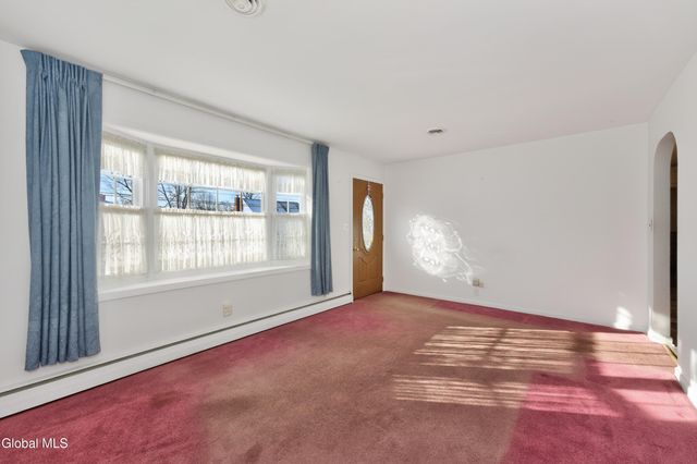 11 Myers Court, Colonie, NY 12205