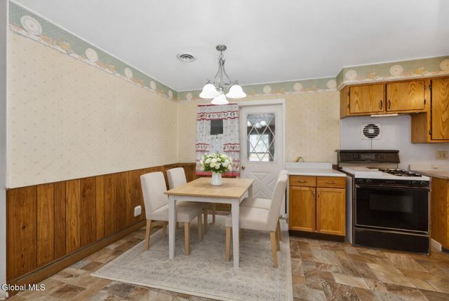 11 Myers Court, Colonie, NY 12205