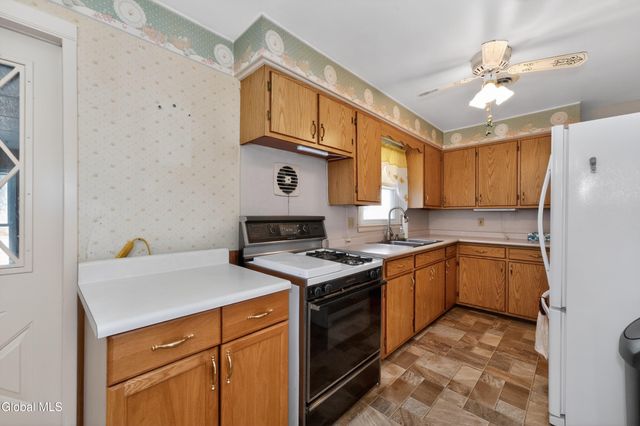 11 Myers Court, Colonie, NY 12205