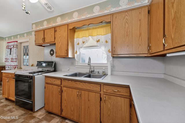 11 Myers Court, Colonie, NY 12205