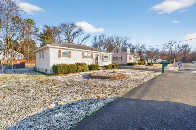 11 Myers Court, Colonie, NY 12205