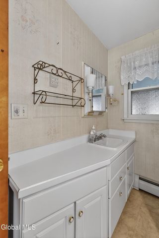 11 Myers Court, Colonie, NY 12205