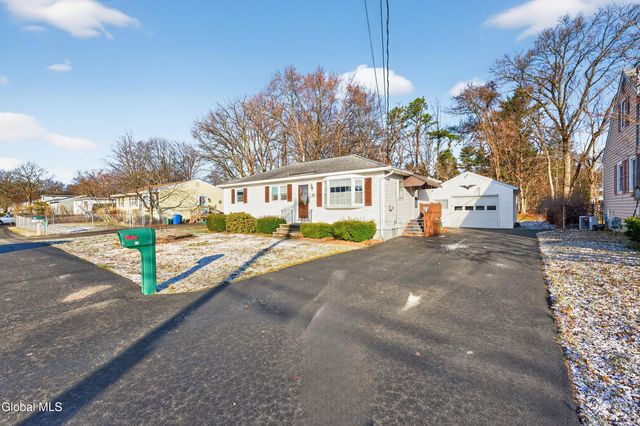 11 Myers Court, Colonie, NY 12205