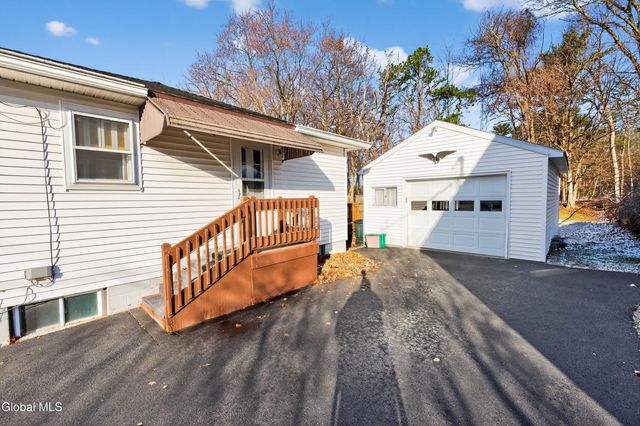 11 Myers Court, Colonie, NY 12205