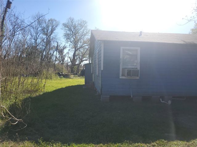 109 Carver Street, West Columbia, TX 77486