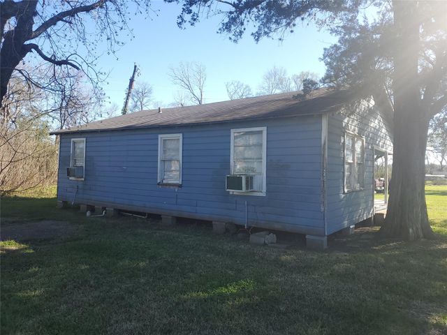 109 Carver Street, West Columbia, TX 77486