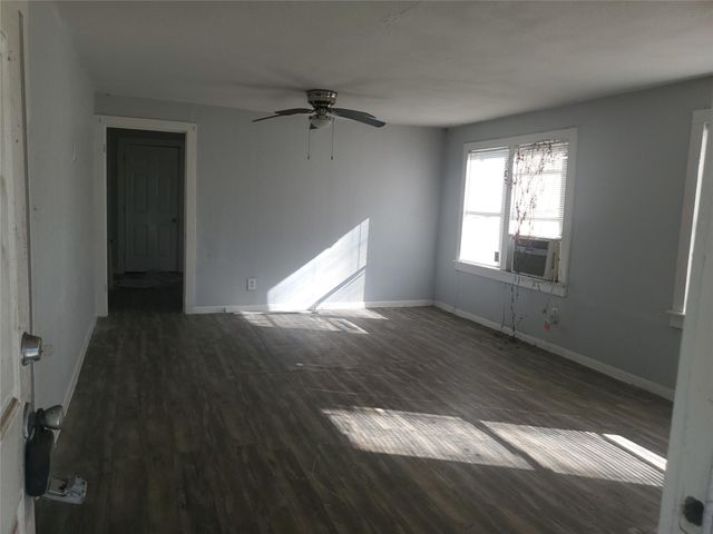 109 Carver Street, West Columbia, TX 77486