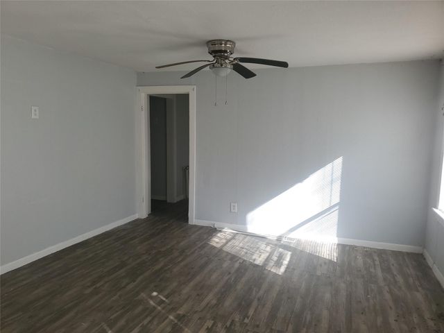 109 Carver Street, West Columbia, TX 77486