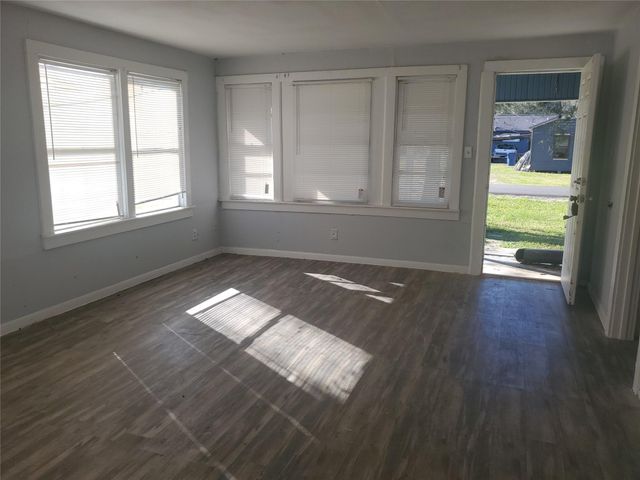 109 Carver Street, West Columbia, TX 77486