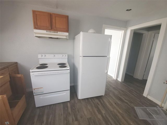 109 Carver Street, West Columbia, TX 77486