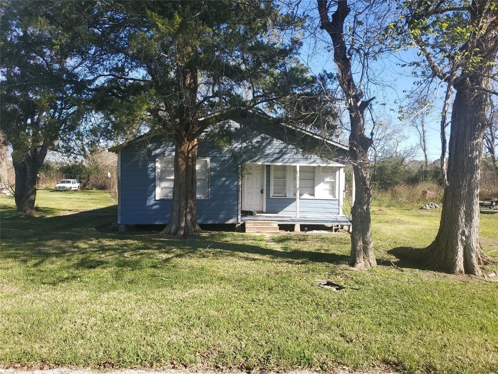 109 Carver Street, West Columbia, TX 77486