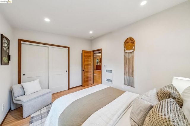 5504 Merriewood Dr, Oakland, CA 94611
