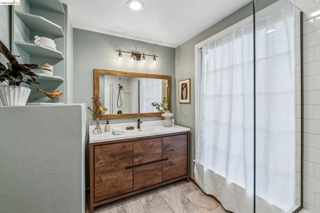 5504 Merriewood Dr, Oakland, CA 94611