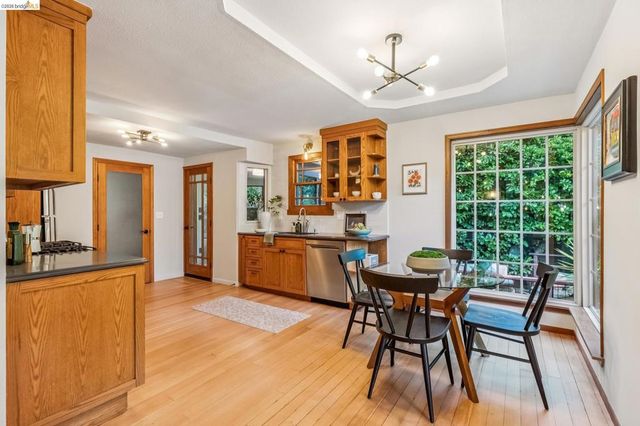 5504 Merriewood Dr, Oakland, CA 94611
