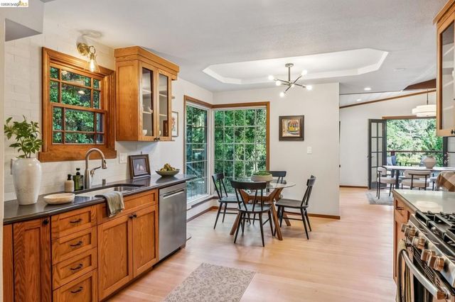 5504 Merriewood Dr, Oakland, CA 94611